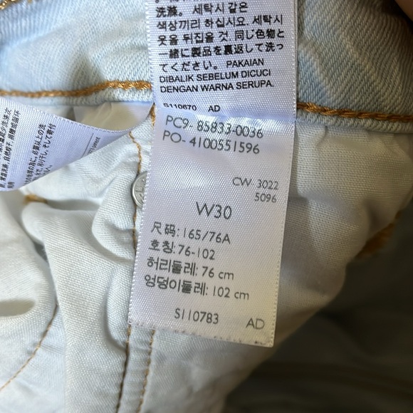 Light wash Levi’s 501 shorts - Picture 7 of 7